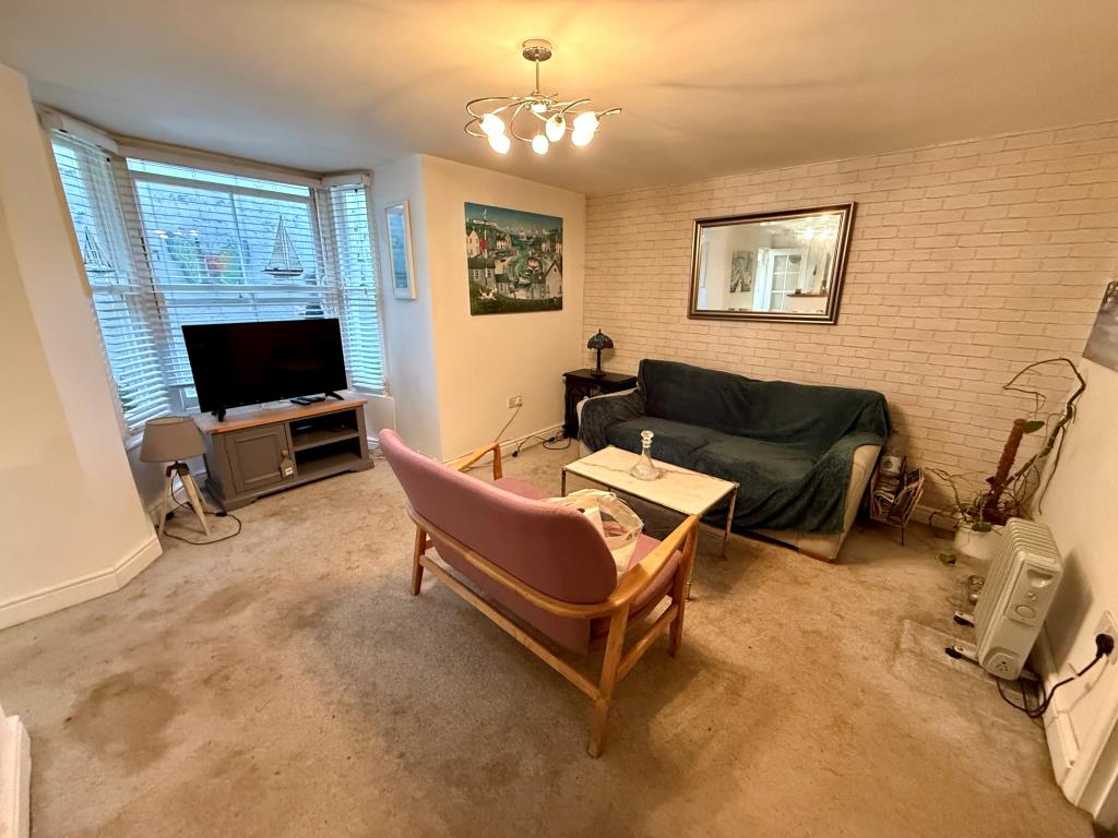 Lot: 109 - VACANT ONE-BEDROOM FLAT - Living room